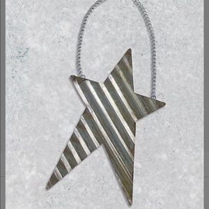 Honey and Me- 3 Stars-metal tin antique style hanging decor-....set of 3 NWT